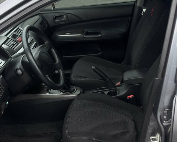 Серый Мицубиси Лансер, объемом двигателя 1.58 л и пробегом 237 тыс. км за 2999 $, фото 9 на Automoto.ua