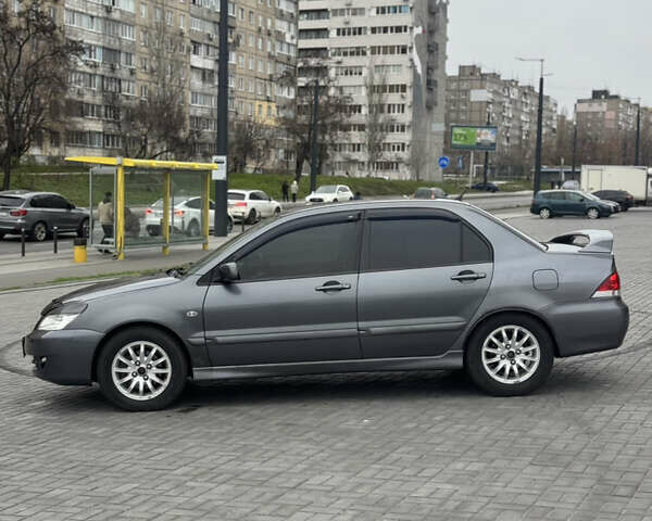 Серый Мицубиси Лансер, объемом двигателя 1.58 л и пробегом 237 тыс. км за 2999 $, фото 1 на Automoto.ua