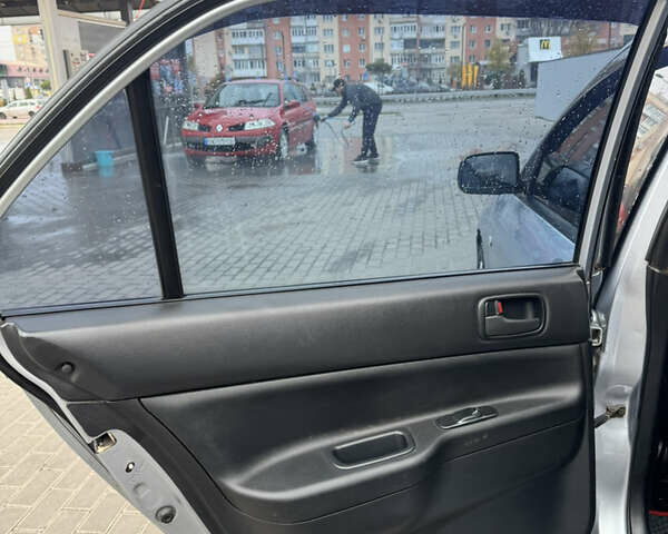 Серый Мицубиси Лансер, объемом двигателя 1.58 л и пробегом 260 тыс. км за 3500 $, фото 6 на Automoto.ua