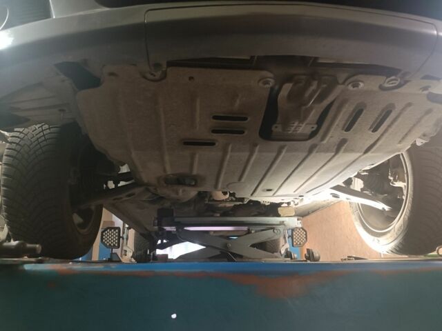 Серый Мицубиси Лансер, объемом двигателя 1.6 л и пробегом 242 тыс. км за 4600 $, фото 1 на Automoto.ua