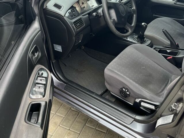 Сірий Міцубісі Lancer, об'ємом двигуна 1.6 л та пробігом 231 тис. км за 3500 $, фото 5 на Automoto.ua