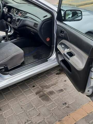 Серый Мицубиси Лансер, объемом двигателя 1.6 л и пробегом 277 тыс. км за 3500 $, фото 4 на Automoto.ua