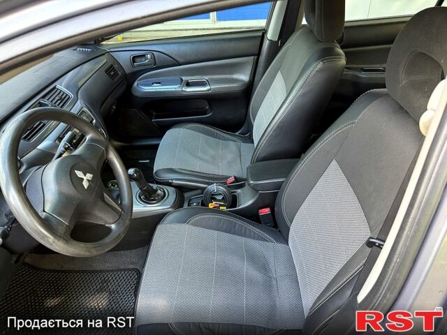 Серый Мицубиси Лансер, объемом двигателя 1.6 л и пробегом 300 тыс. км за 3850 $, фото 10 на Automoto.ua