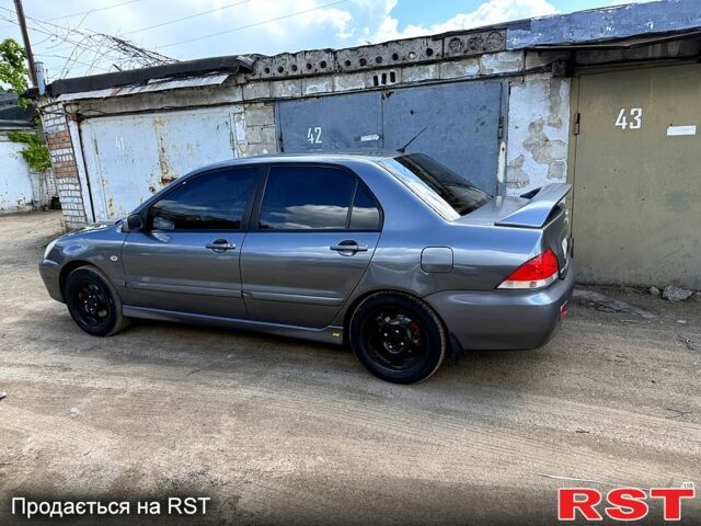 Серый Мицубиси Лансер, объемом двигателя 1.6 л и пробегом 300 тыс. км за 3850 $, фото 3 на Automoto.ua