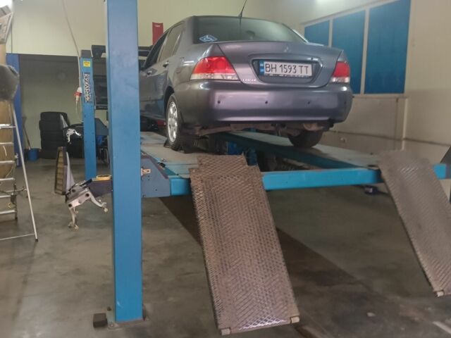 Серый Мицубиси Лансер, объемом двигателя 1.6 л и пробегом 242 тыс. км за 4600 $, фото 3 на Automoto.ua