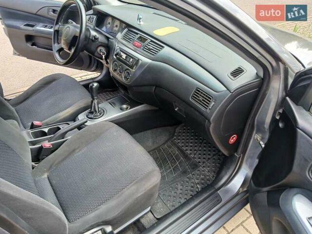 Сірий Міцубісі Lancer, об'ємом двигуна 1.58 л та пробігом 200 тис. км за 4000 $, фото 4 на Automoto.ua