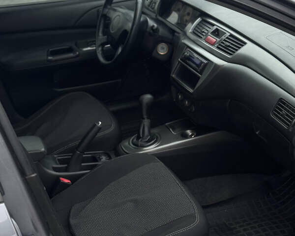 Серый Мицубиси Лансер, объемом двигателя 1.58 л и пробегом 237 тыс. км за 2999 $, фото 10 на Automoto.ua