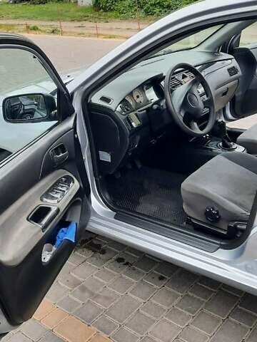 Серый Мицубиси Лансер, объемом двигателя 1.6 л и пробегом 277 тыс. км за 3500 $, фото 2 на Automoto.ua