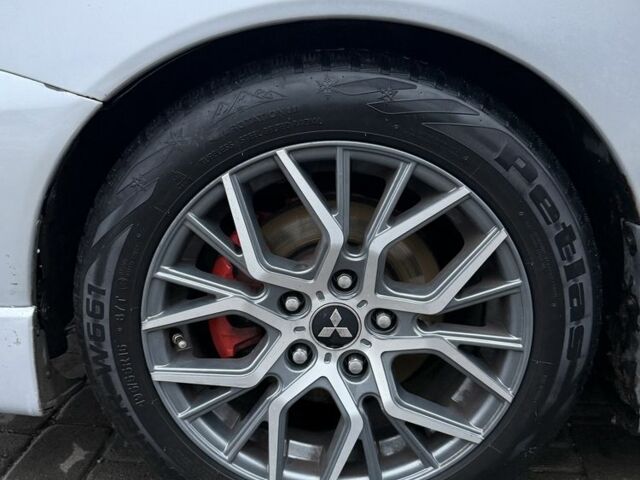 Серый Мицубиси Лансер, объемом двигателя 2 л и пробегом 256 тыс. км за 7000 $, фото 3 на Automoto.ua