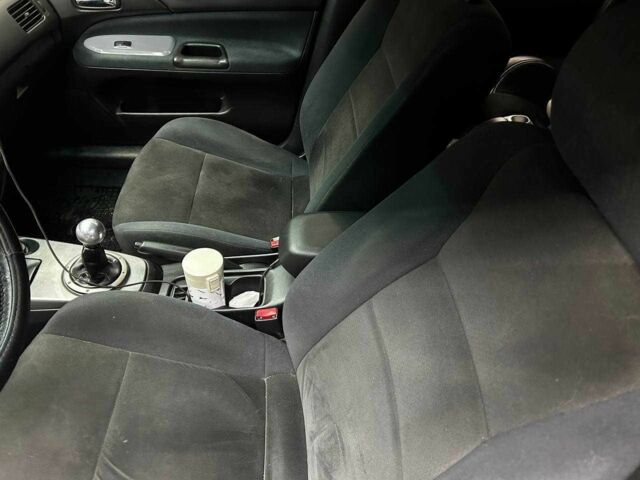 Серый Мицубиси Лансер, объемом двигателя 1.6 л и пробегом 300 тыс. км за 4600 $, фото 9 на Automoto.ua