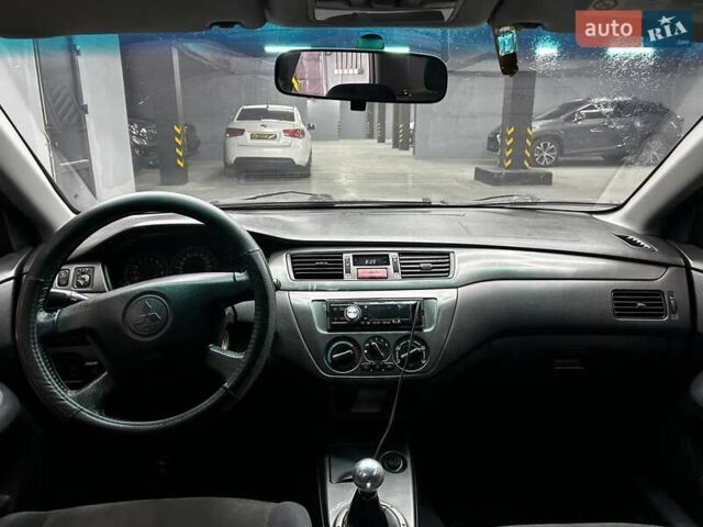 Серый Мицубиси Лансер, объемом двигателя 1.58 л и пробегом 300 тыс. км за 4600 $, фото 7 на Automoto.ua