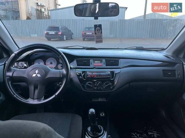 Серый Мицубиси Лансер, объемом двигателя 1.6 л и пробегом 279 тыс. км за 3990 $, фото 9 на Automoto.ua