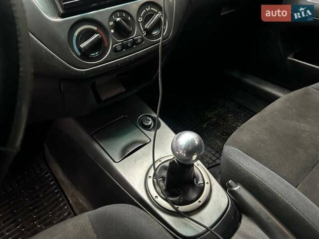 Серый Мицубиси Лансер, объемом двигателя 1.58 л и пробегом 300 тыс. км за 4600 $, фото 10 на Automoto.ua