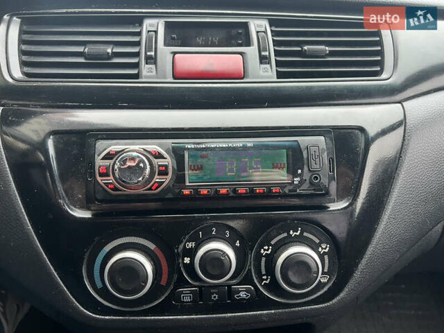 Серый Мицубиси Лансер, объемом двигателя 1.58 л и пробегом 333 тыс. км за 2600 $, фото 11 на Automoto.ua