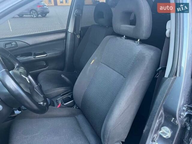 Серый Мицубиси Лансер, объемом двигателя 1.6 л и пробегом 279 тыс. км за 3990 $, фото 13 на Automoto.ua