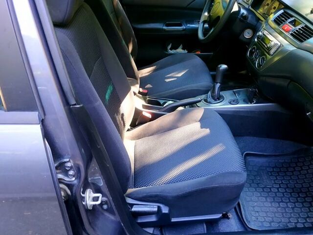 Серый Мицубиси Лансер, объемом двигателя 1.6 л и пробегом 177 тыс. км за 4000 $, фото 4 на Automoto.ua