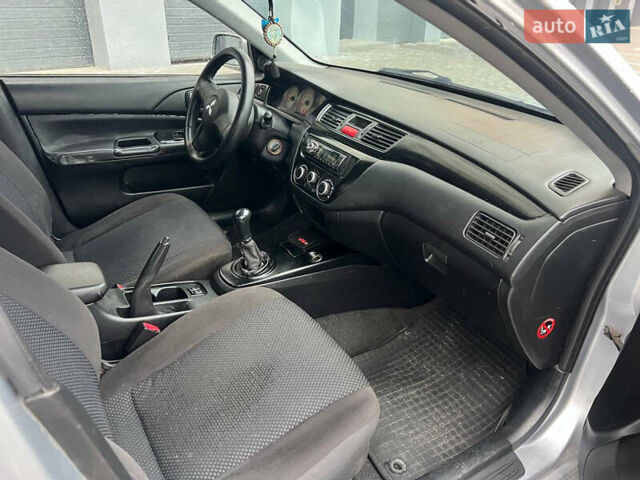 Сірий Міцубісі Lancer, об'ємом двигуна 1.58 л та пробігом 333 тис. км за 2999 $, фото 9 на Automoto.ua