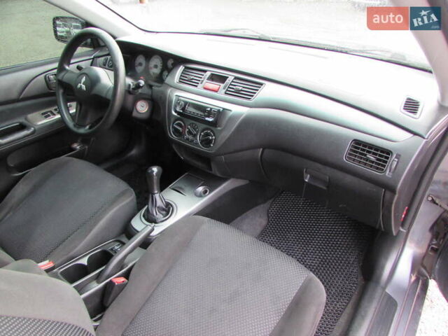 Серый Мицубиси Лансер, объемом двигателя 1.58 л и пробегом 300 тыс. км за 3600 $, фото 16 на Automoto.ua