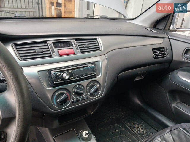 Серый Мицубиси Лансер, объемом двигателя 1.58 л и пробегом 215 тыс. км за 4000 $, фото 12 на Automoto.ua