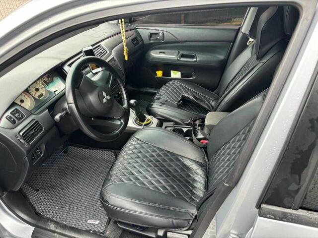 Серый Мицубиси Лансер, объемом двигателя 1.6 л и пробегом 260 тыс. км за 4999 $, фото 5 на Automoto.ua