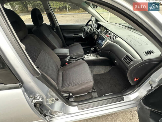 Серый Мицубиси Лансер, объемом двигателя 1.58 л и пробегом 183 тыс. км за 4800 $, фото 25 на Automoto.ua