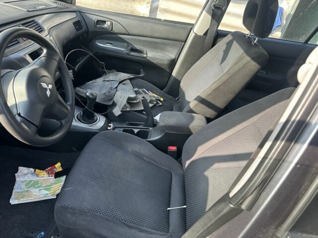 Сірий Міцубісі Lancer, об'ємом двигуна 1.6 л та пробігом 200 тис. км за 1150 $, фото 6 на Automoto.ua