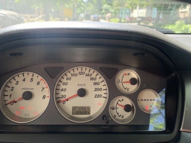 Серый Мицубиси Лансер, объемом двигателя 1.6 л и пробегом 140 тыс. км за 5000 $, фото 3 на Automoto.ua