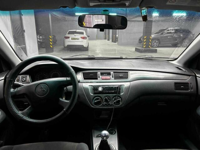 Серый Мицубиси Лансер, объемом двигателя 1.6 л и пробегом 300 тыс. км за 4600 $, фото 7 на Automoto.ua