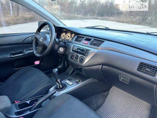 Сірий Міцубісі Lancer, об'ємом двигуна 1.58 л та пробігом 211 тис. км за 5000 $, фото 23 на Automoto.ua