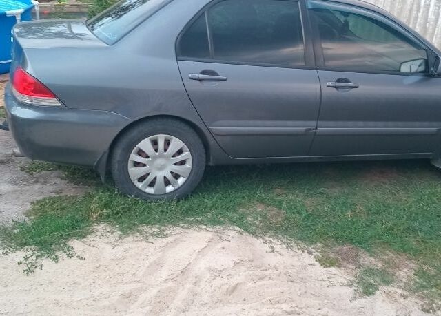 Серый Мицубиси Лансер, объемом двигателя 1.6 л и пробегом 270 тыс. км за 3700 $, фото 5 на Automoto.ua