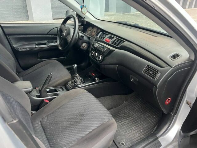 Серый Мицубиси Лансер, объемом двигателя 1.6 л и пробегом 333 тыс. км за 2800 $, фото 9 на Automoto.ua