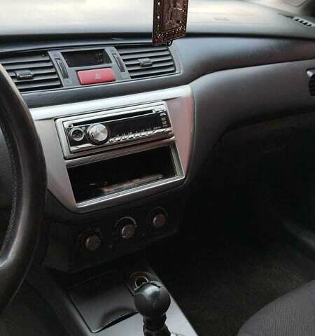 Серый Мицубиси Лансер, объемом двигателя 2 л и пробегом 284 тыс. км за 4100 $, фото 5 на Automoto.ua