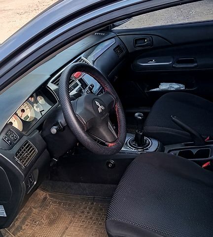 Серый Мицубиси Лансер, объемом двигателя 1.6 л и пробегом 275 тыс. км за 4700 $, фото 3 на Automoto.ua