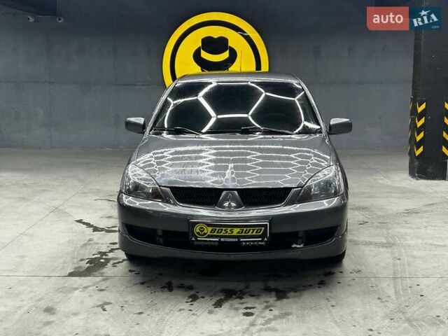 Серый Мицубиси Лансер, объемом двигателя 1.58 л и пробегом 300 тыс. км за 4600 $, фото 1 на Automoto.ua