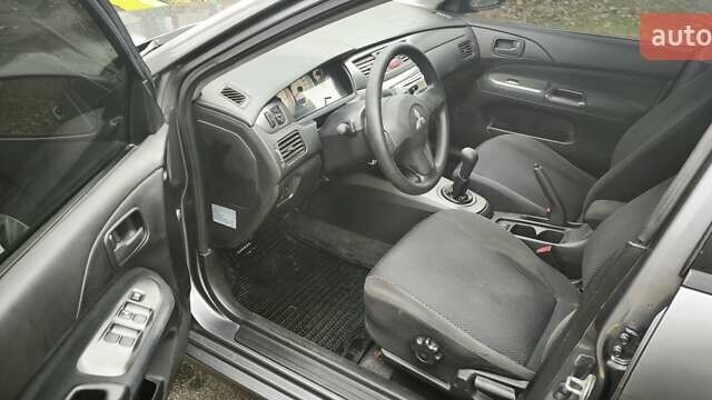 Серый Мицубиси Лансер, объемом двигателя 1.6 л и пробегом 263 тыс. км за 3800 $, фото 13 на Automoto.ua