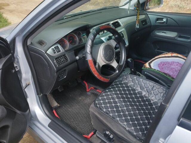 Серый Мицубиси Лансер, объемом двигателя 2 л и пробегом 306 тыс. км за 4100 $, фото 1 на Automoto.ua