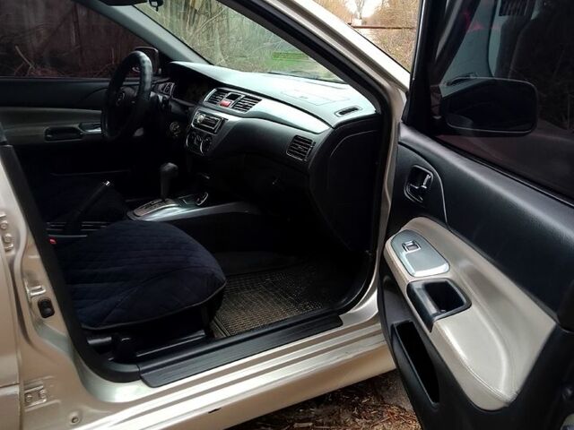 Серый Мицубиси Лансер, объемом двигателя 20 л и пробегом 360 тыс. км за 5500 $, фото 9 на Automoto.ua