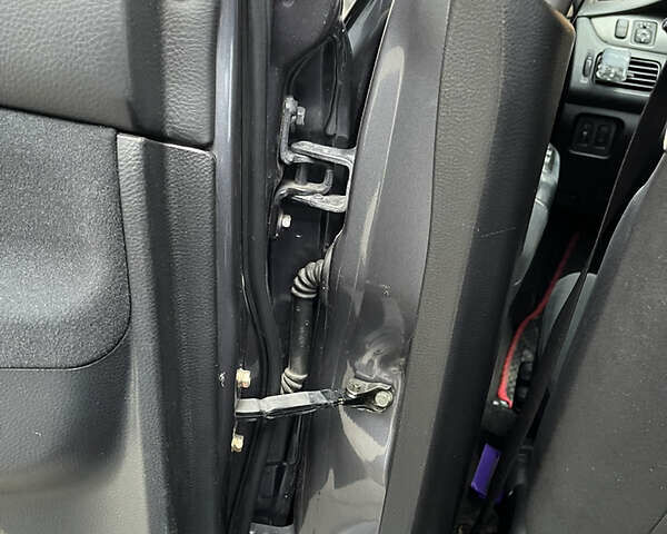 Сірий Міцубісі Lancer, об'ємом двигуна 1.6 л та пробігом 260 тис. км за 4998 $, фото 21 на Automoto.ua
