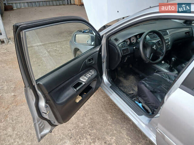 Серый Мицубиси Лансер, объемом двигателя 1.58 л и пробегом 215 тыс. км за 4000 $, фото 6 на Automoto.ua