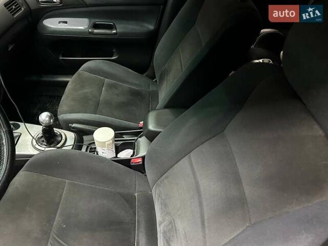 Серый Мицубиси Лансер, объемом двигателя 1.58 л и пробегом 300 тыс. км за 4600 $, фото 9 на Automoto.ua