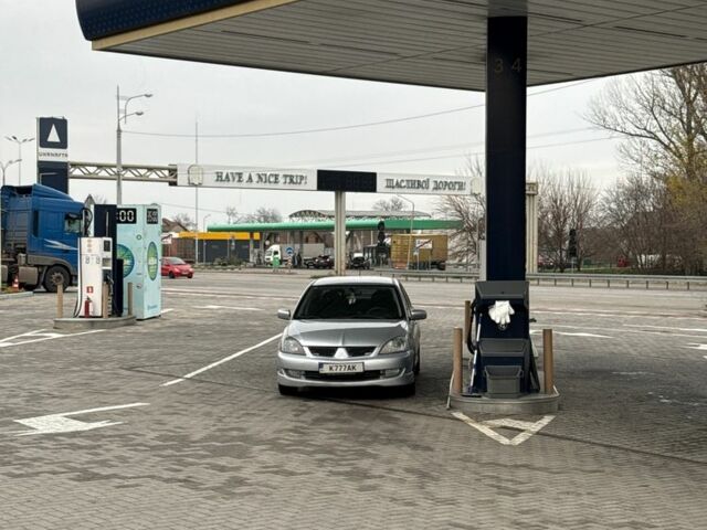 Серый Мицубиси Лансер, объемом двигателя 2 л и пробегом 256 тыс. км за 7000 $, фото 1 на Automoto.ua