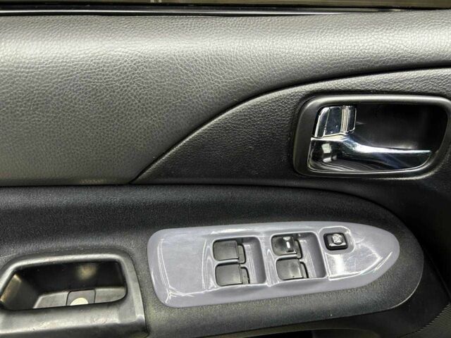 Серый Мицубиси Лансер, объемом двигателя 1.6 л и пробегом 300 тыс. км за 4600 $, фото 8 на Automoto.ua