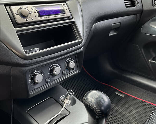 Сірий Міцубісі Lancer, об'ємом двигуна 1.6 л та пробігом 260 тис. км за 4998 $, фото 10 на Automoto.ua