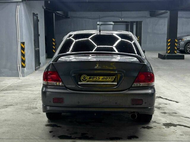 Серый Мицубиси Лансер, объемом двигателя 1.6 л и пробегом 300 тыс. км за 4600 $, фото 4 на Automoto.ua