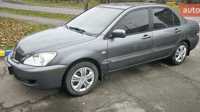 Серый Мицубиси Лансер, объемом двигателя 1.6 л и пробегом 263 тыс. км за 3800 $, фото 1 на Automoto.ua