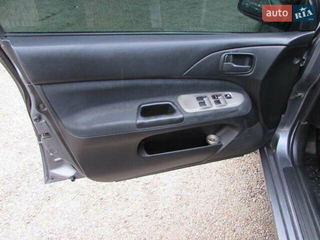 Серый Мицубиси Лансер, объемом двигателя 1.58 л и пробегом 300 тыс. км за 3600 $, фото 4 на Automoto.ua