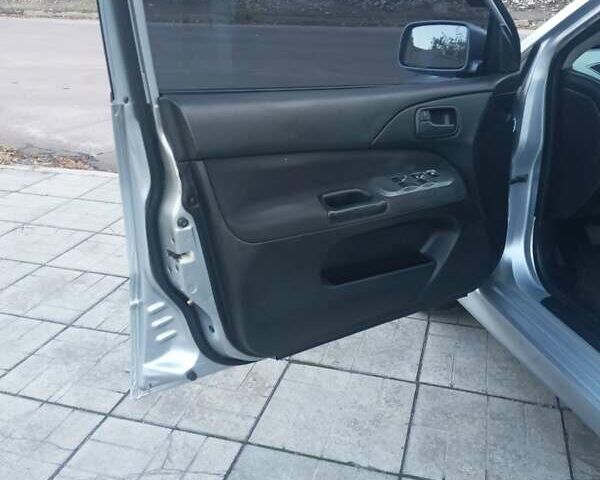 Мицубиси Лансер 2006 в Каменское - Днепродзержинск на Automoto.ua Серый Мицубиси Лансер, объемом двигателя 1.58 л и пробегом 238 тыс. км за 5400 $, фото 12 на Automoto.ua