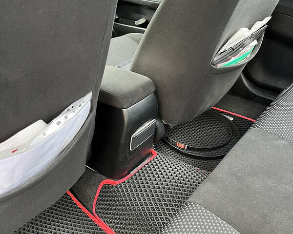 Сірий Міцубісі Lancer, об'ємом двигуна 1.6 л та пробігом 260 тис. км за 4998 $, фото 6 на Automoto.ua