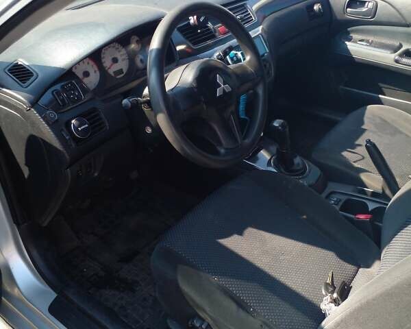 Серый Мицубиси Лансер, объемом двигателя 1.6 л и пробегом 210 тыс. км за 3500 $, фото 4 на Automoto.ua