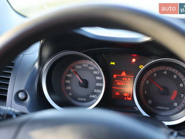 Серый Мицубиси Лансер, объемом двигателя 1.5 л и пробегом 330 тыс. км за 5250 $, фото 3 на Automoto.ua